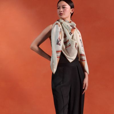 【激レア】エルメスChevalDoubleHeadBangle Complication Equestre embroidered scarf 90 - Black | Hermès USA